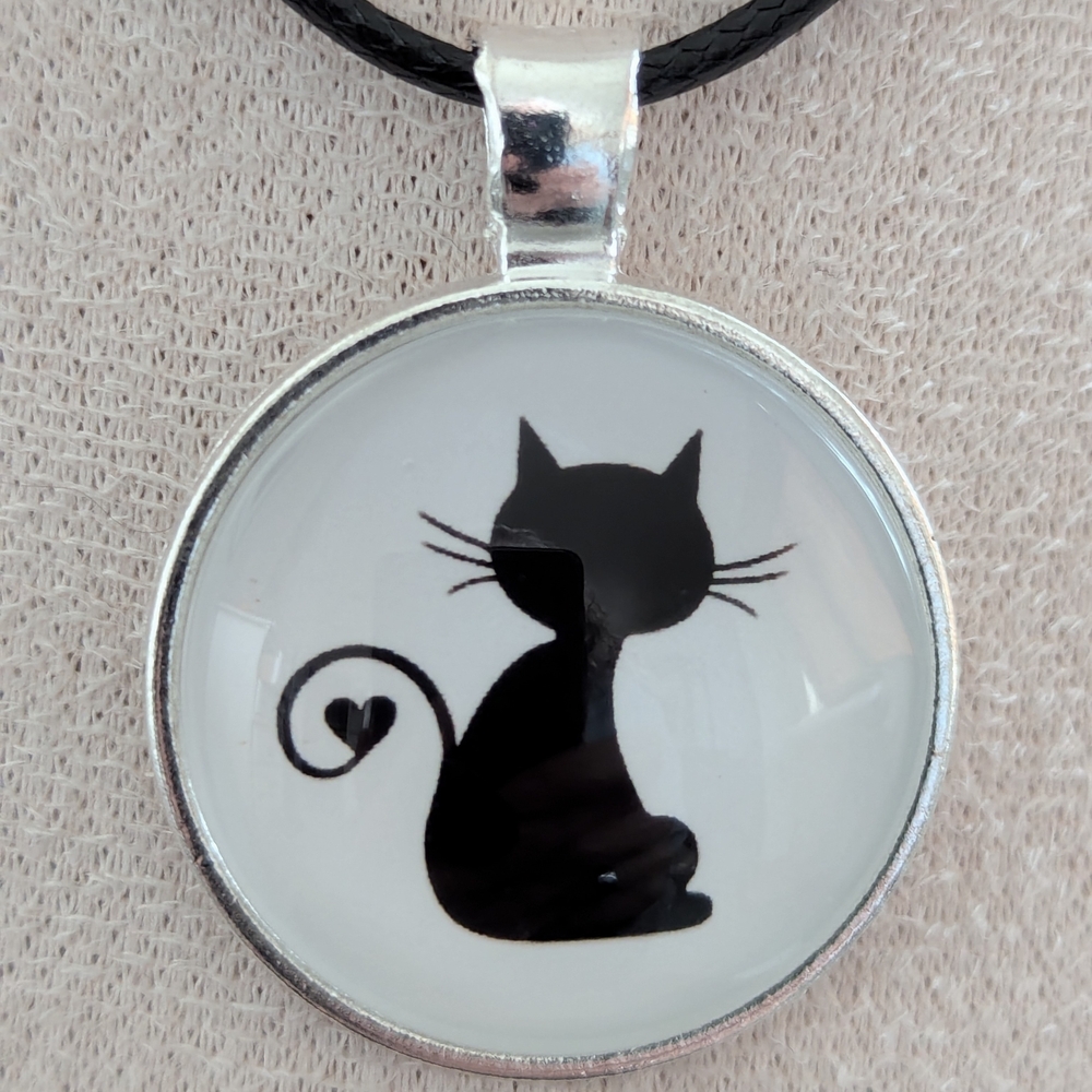 Charming Cat Silhouette Pendant Necklace